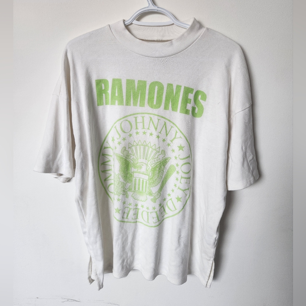 Vintage oversized Ramones mock neck T-shirt